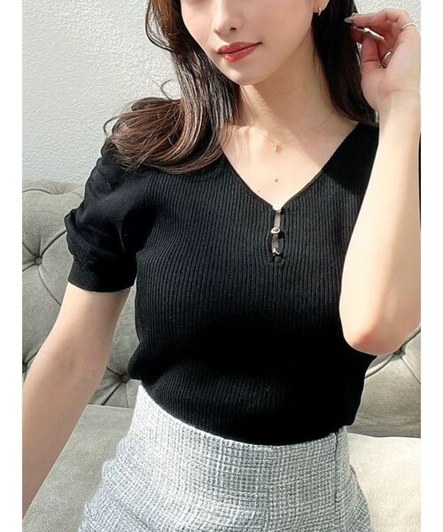 RESEXXY（リゼクシー）の「ギャザースリーブニットトップス（ニット/セーター・レディース・ブラック/その他1/レッド・FREE）」の2枚目の写真