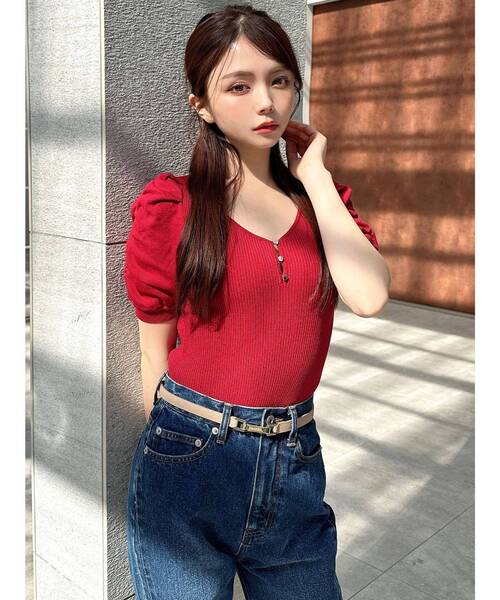 RESEXXY（リゼクシー）の「ギャザースリーブニットトップス（ニット/セーター・レディース・ブラック/その他1/レッド・FREE）」の9枚目の写真