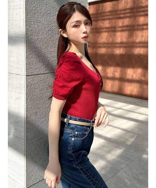 RESEXXY（リゼクシー）の「ギャザースリーブニットトップス（ニット/セーター・レディース・ブラック/その他1/レッド・FREE）」の10枚目の写真