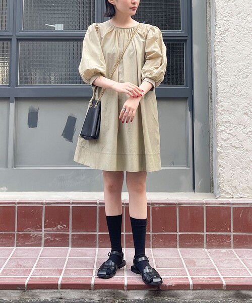 fredy emue(フレディエミュ)の「バルーンスリーブチュニックブラウス(シャツ/ブラウス・レディース・ブラック/ベージュ/オフホワイト・38)」の18枚目の写真