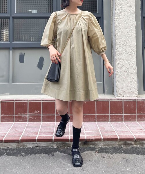 fredy emue(フレディエミュ)の「バルーンスリーブチュニックブラウス(シャツ/ブラウス・レディース・ブラック/ベージュ/オフホワイト・38)」の19枚目の写真