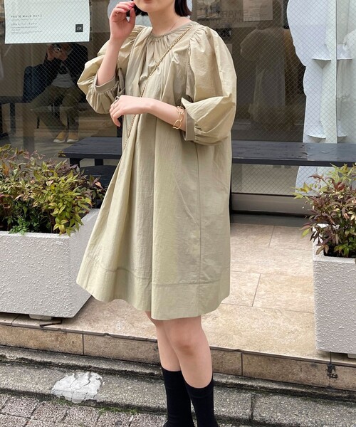 fredy emue(フレディエミュ)の「バルーンスリーブチュニックブラウス(シャツ/ブラウス・レディース・ブラック/ベージュ/オフホワイト・38)」の21枚目の写真