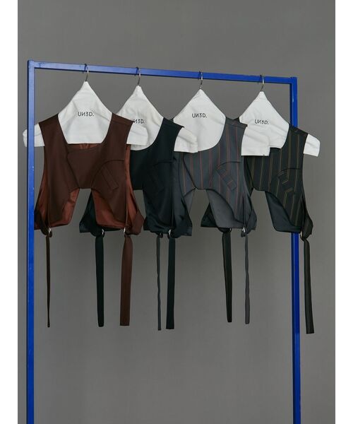 UN3D.（アンスリード）の「ARCH POCKET SHORT VEST / アーチ