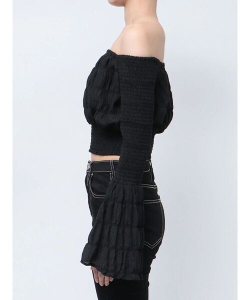 GYDA(ジェイダ)の「オフショルシャーリングスリーブブラウス(シャツ/ブラウス・レディース・オフホワイト/ブラック・FREE)」の8枚目の写真