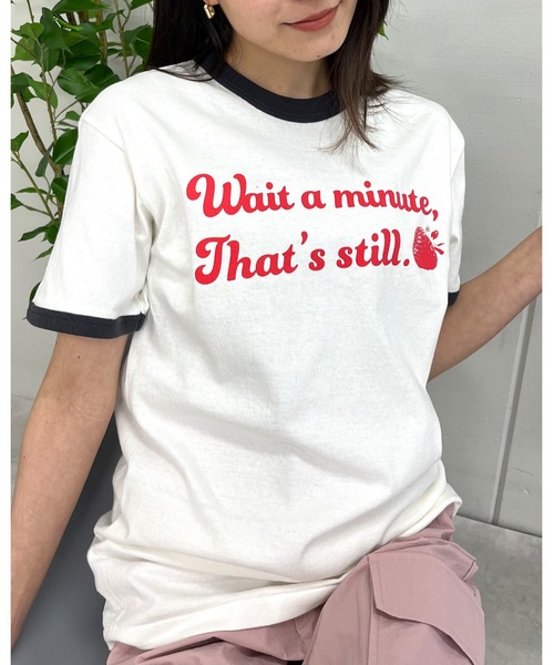 spiritoso(スピリトーゾ)の「【spiritoso】WAIT A MINUTEイチゴプリント リンガーTシャツ (CP)(Tシャツ/カットソー・レディース・ネイビー/ブラック/グリーン・FREE)」の2枚目の写真