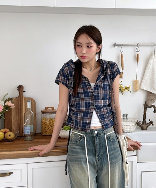 by muni:r(バイ ムニール)の「ストリングオーバーロングデニムパンツ(デニムパンツ・レディース・ブルー・SMALL/MEDIUM)」の3枚目の写真