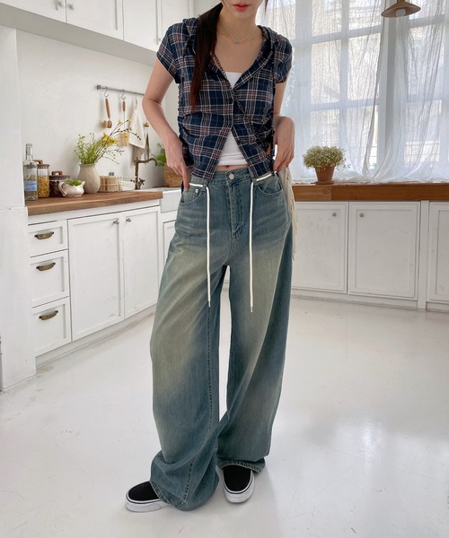 by muni:r(バイ ムニール)の「ストリングオーバーロングデニムパンツ(デニムパンツ・レディース・ブルー・SMALL/MEDIUM)」の7枚目の写真
