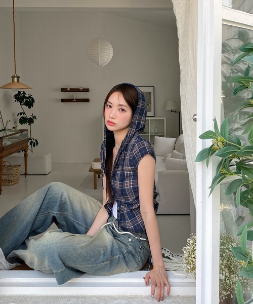 by muni:r(バイ ムニール)の「ストリングオーバーロングデニムパンツ(デニムパンツ・レディース・ブルー・SMALL/MEDIUM)」の9枚目の写真