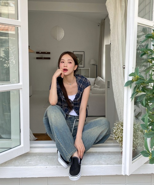 by muni:r(バイ ムニール)の「ストリングオーバーロングデニムパンツ(デニムパンツ・レディース・ブルー・SMALL/MEDIUM)」の10枚目の写真