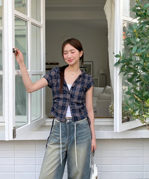 by muni:r(バイ ムニール)の「ストリングオーバーロングデニムパンツ(デニムパンツ・レディース・ブルー・SMALL/MEDIUM)」の11枚目の写真
