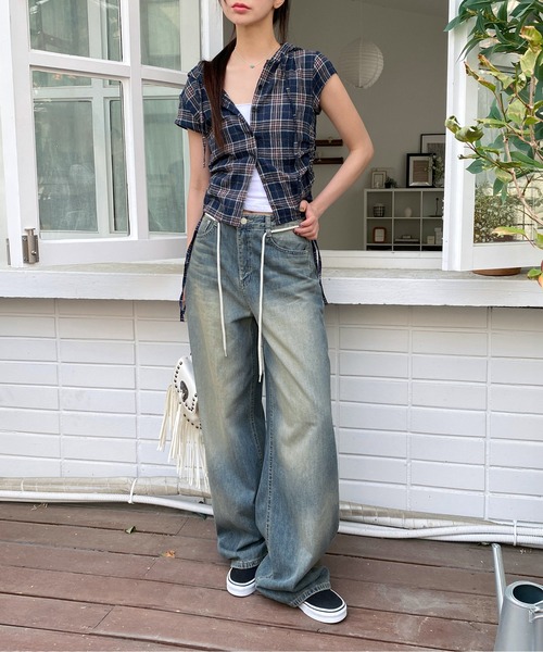 by muni:r(バイ ムニール)の「ストリングオーバーロングデニムパンツ(デニムパンツ・レディース・ブルー・SMALL/MEDIUM)」の13枚目の写真