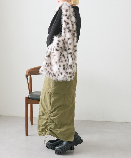 w closet(ダブルクローゼット)の「フェザートートBAG(トートバッグ・レディース・グレー/オフホワイト/ピンク・ONE SIZE)」の5枚目の写真