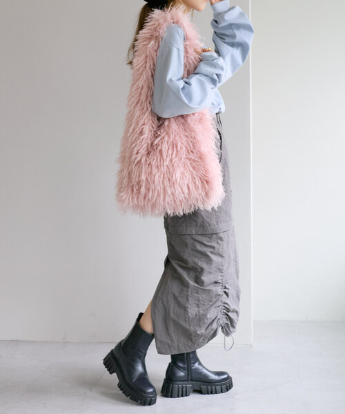 w closet(ダブルクローゼット)の「フェザートートBAG(トートバッグ・レディース・グレー/オフホワイト/ピンク・ONE SIZE)」の13枚目の写真