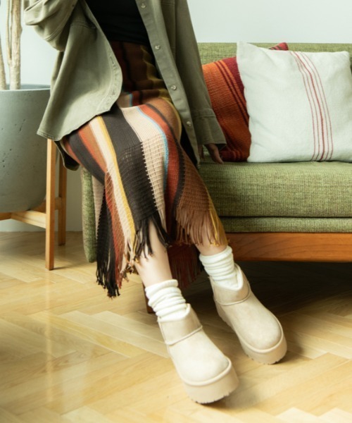 R&E（アールアンドイー）の「【R&E】マイクロミニ厚底ムートンブーツ（ブーツ・レディース・ブラック/ピンク/ブラウン系/ベージュ・L/M/S/LL）」の3枚目の写真