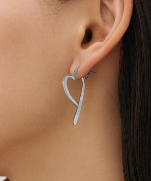 ciite' surgical stainless（シーテサージカルステンレス）の「【 金属アレルギー対応 】 スリングハート リンクピアス サージカルステンレス（ピアス（両耳用）・レディース・シルバー/ゴールド・FREE）」の2枚目の写真