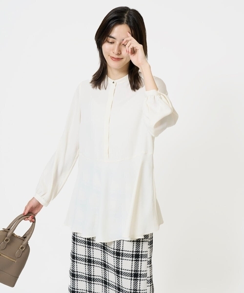 a.v.v（アーヴェヴェ）の「ウエスト切り替えペプラムブラウス（シャツ/ブラウス・レディース・アイボリー/グレー・40/38/42/34/36）」の3枚目の写真