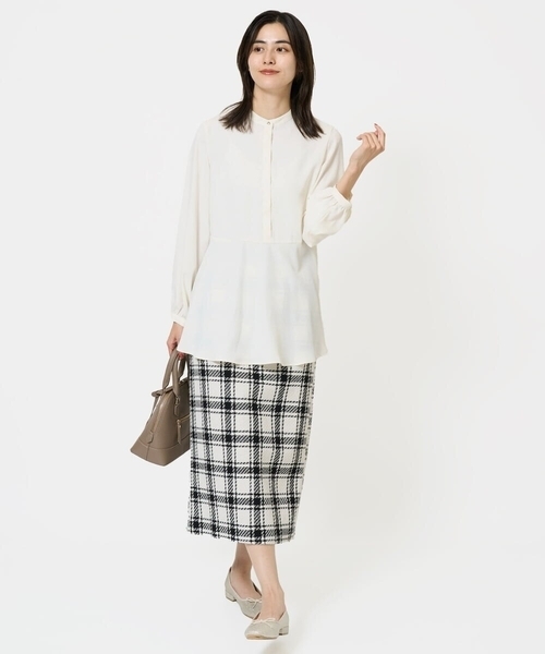 a.v.v（アーヴェヴェ）の「ウエスト切り替えペプラムブラウス（シャツ/ブラウス・レディース・アイボリー/グレー・40/38/42/34/36）」の4枚目の写真