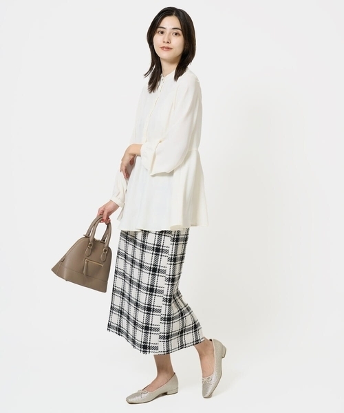 a.v.v（アーヴェヴェ）の「ウエスト切り替えペプラムブラウス（シャツ/ブラウス・レディース・アイボリー/グレー・40/38/42/34/36）」の5枚目の写真