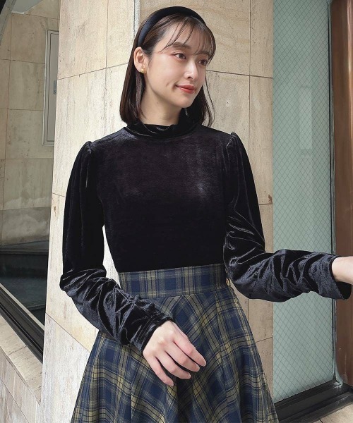 F i.n.t（フィント）の「ハイネックベロアパフスリーブトップス/F&A/fint（Tシャツ/カットソー・レディース・ライトブルー/ブラック/ピンク・FREE）」の2枚目の写真