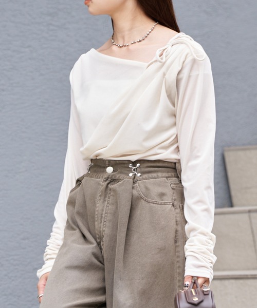 RAY CASSIN（レイカズン）の「チュールベロアデザインロングTシャツ（Tシャツ/カットソー・レディース・レッド/グレー/ライトベージュ・FREE）」の17枚目の写真