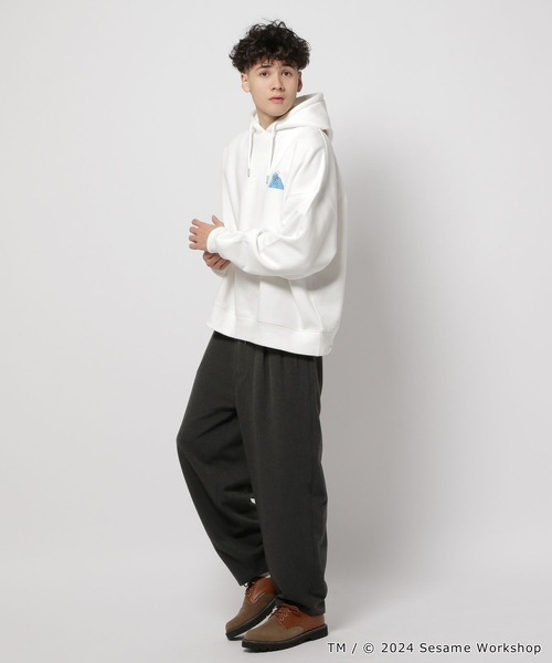 niko and...(ニコアンド)の「【SESAME STREET(セサミストリート)】コラボ 裏毛パーカー(パーカー・レディース・ネイビー/グレー/オフホワイト・FREE)」の5枚目の写真