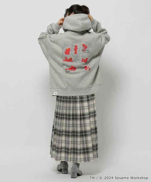 niko and...(ニコアンド)の「【SESAME STREET(セサミストリート)】コラボ 裏毛パーカー(パーカー・レディース・ネイビー/グレー/オフホワイト・FREE)」の10枚目の写真