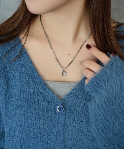 BROTHERHOOD(ブラザーフッド)の「【earyear】Block Letter Initial Charm Necklace 「Silver:ステンレス」(ネックレス・レディース・K/B/A/W/V/Z/Y/C/J/O/N/M/R/Q/P/U/T/S/X/F/E/D/I/H/G/L・FREE)」の4枚目の写真