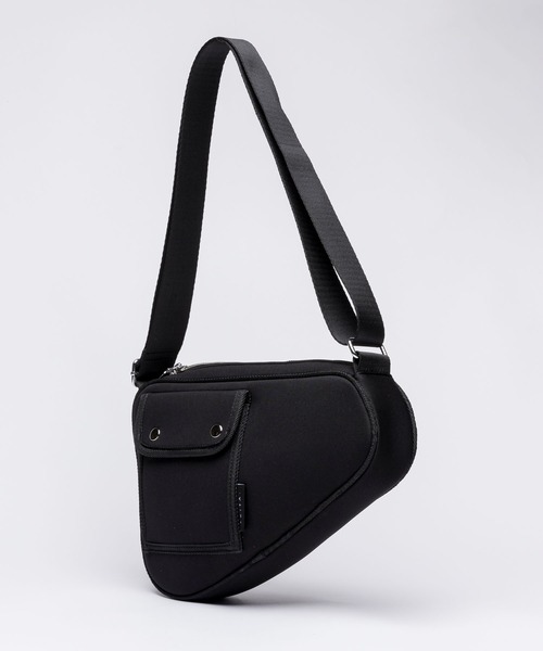 EDITA.（エディータ）の「ネオプレンレクタングル ショルダーバッグ　軽量 / 個性的（ショルダーバッグ・レディース・サックスブルー/ブラック・FREE）」の5枚目の写真