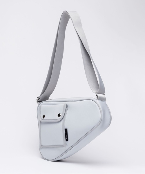 EDITA.（エディータ）の「ネオプレンレクタングル ショルダーバッグ　軽量 / 個性的（ショルダーバッグ・レディース・サックスブルー/ブラック・FREE）」の9枚目の写真