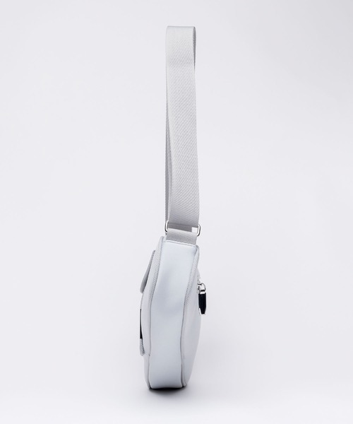 EDITA.（エディータ）の「ネオプレンレクタングル ショルダーバッグ　軽量 / 個性的（ショルダーバッグ・レディース・サックスブルー/ブラック・FREE）」の10枚目の写真