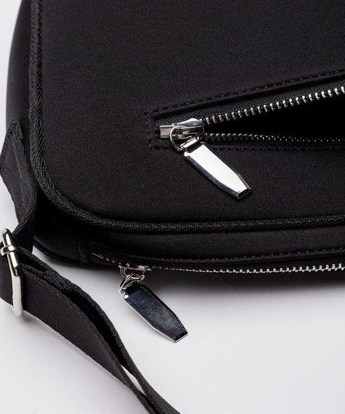 EDITA.（エディータ）の「ネオプレンレクタングル ショルダーバッグ　軽量 / 個性的（ショルダーバッグ・レディース・サックスブルー/ブラック・FREE）」の17枚目の写真