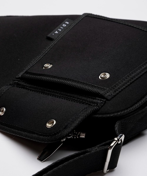 EDITA.（エディータ）の「ネオプレンレクタングル ショルダーバッグ　軽量 / 個性的（ショルダーバッグ・レディース・サックスブルー/ブラック・FREE）」の13枚目の写真