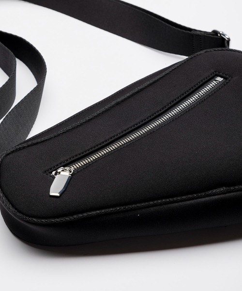 EDITA.（エディータ）の「ネオプレンレクタングル ショルダーバッグ　軽量 / 個性的（ショルダーバッグ・レディース・サックスブルー/ブラック・FREE）」の18枚目の写真