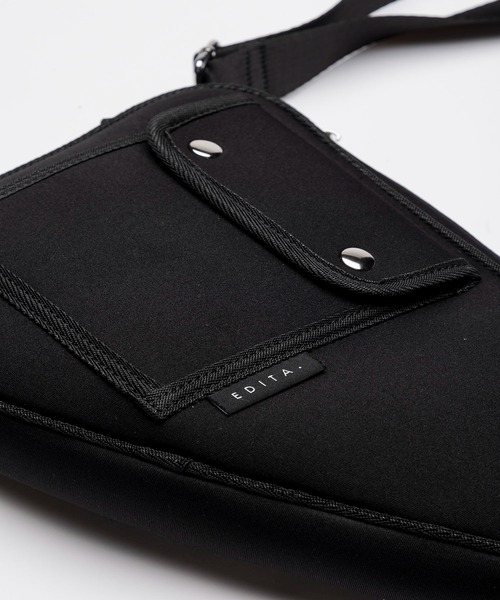 EDITA.（エディータ）の「ネオプレンレクタングル ショルダーバッグ　軽量 / 個性的（ショルダーバッグ・レディース・サックスブルー/ブラック・FREE）」の12枚目の写真