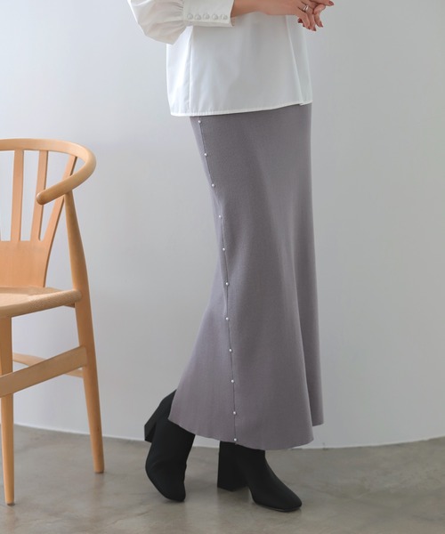 MERAKI(メラキ)の「サイドパールニットスカート(スカート・レディース・ブラウン/ネイビー/グレー/アイボリー/ブラック・FREE)」の4枚目の写真