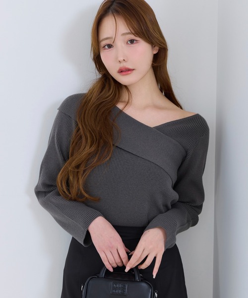 one after another NICE CLAUP(ワンアフターアナザーナイスクラップ)の「韓国っぽアシンメトリーニット(ニット/セーター・レディース・アイボリー/サックスブルー/ブラック/チャコールグレー/レッド/ピンク・FREE)」の4枚目の写真