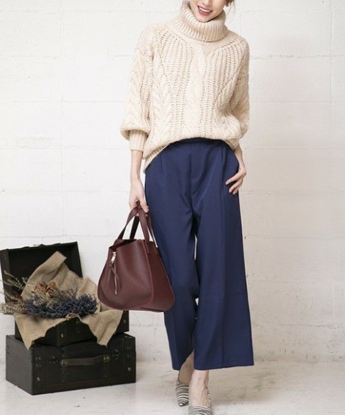 aquagarage(アクアガレージ)の「ケーブル編みオフタートルニット(ニット/セーター・レディース・アイボリー/グレイッシュベージュ/ブラック/ブラウン・ONESIZE)」の7枚目の写真