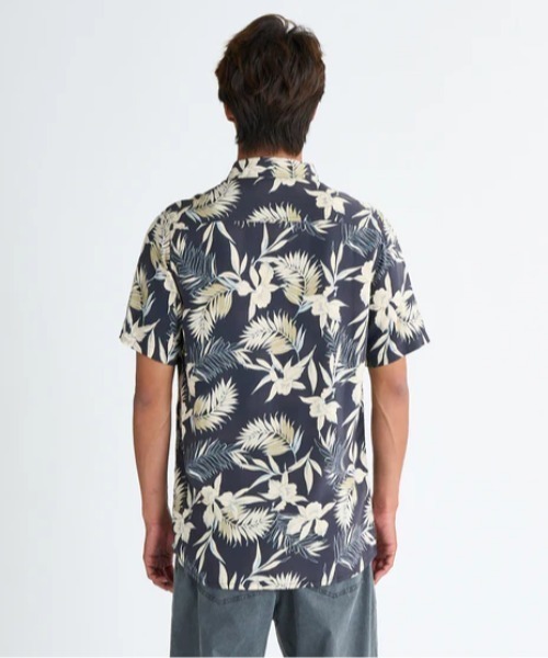 Quiksilver（クイックシルバー）の「LEMNAS SS /クイックシルバーボタニカル柄半袖シャツ（シャツ/ブラウス・メンズ・チャコールグレー/ブルー・MEDIUM/LARGE/X-LARGE）」の3枚目の写真