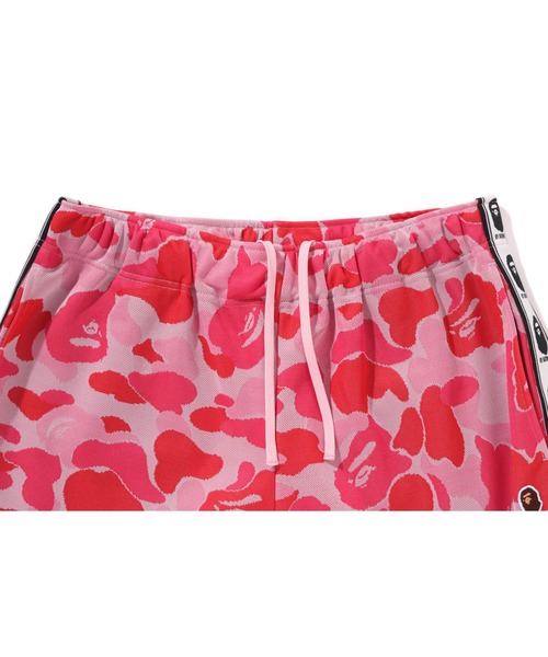 A BATHING APE(アベイシングエイプ)の「ABC CAMO RELAXED FIT TRACK PANTS(その他パンツ・メンズ・ブルー/ピンク/グリーン・SMALL/LARGE/MEDIUM/X-LARGE/XX-LARGE)」の12枚目の写真