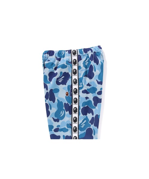 A BATHING APE(アベイシングエイプ)の「ABC CAMO RELAXED FIT TRACK PANTS(その他パンツ・メンズ・ブルー/ピンク/グリーン・SMALL/LARGE/MEDIUM/X-LARGE/XX-LARGE)」の14枚目の写真