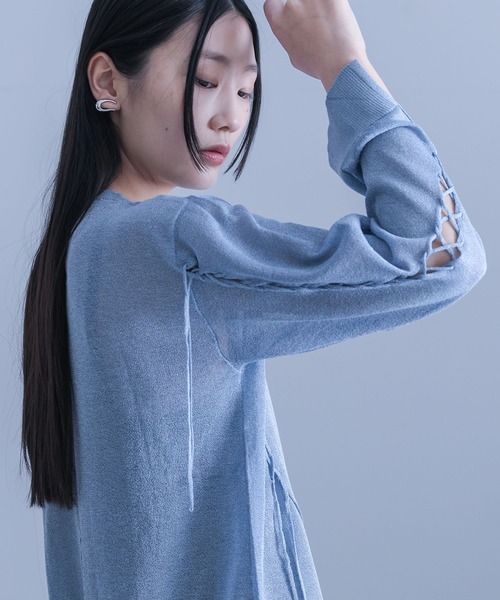 kOhAKU（コハク）の「『レースアップシアーニット』（ニット/セーター・レディース・ブラック/ブルー・2/1）」の11枚目の写真