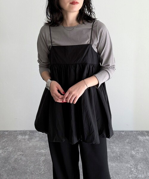 fredy emue（フレディエミュ）の「バルーンチュニックキャミブラウス（キャミソール・レディース・ブラック/アイボリー・38）」の2枚目の写真