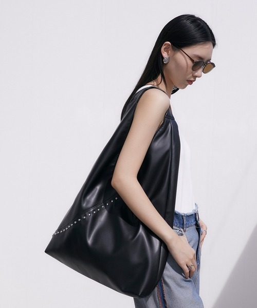 somlu.(ソンムル)の「【somlu.】スタッズトライアングルトートバッグ(トートバッグ・レディース・ダークブラウン/ブラック・FREE)」の8枚目の写真