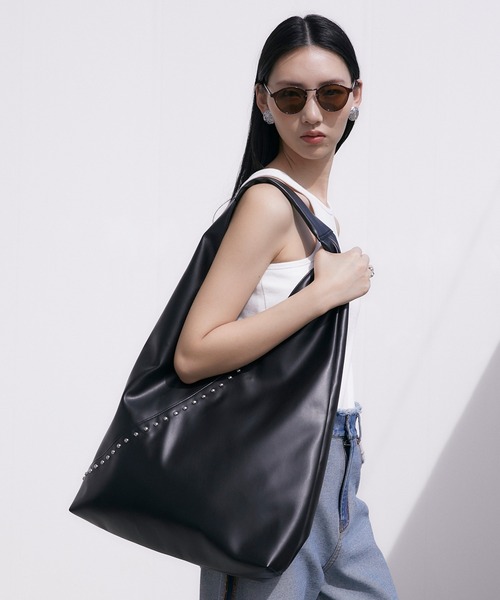 somlu.(ソンムル)の「【somlu.】スタッズトライアングルトートバッグ(トートバッグ・レディース・ダークブラウン/ブラック・FREE)」の11枚目の写真