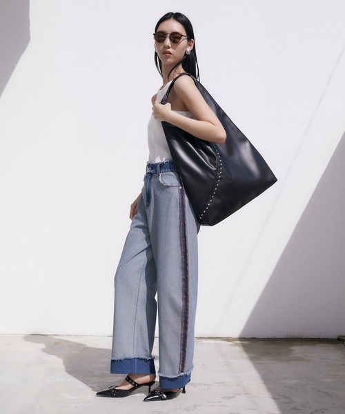 somlu.(ソンムル)の「【somlu.】スタッズトライアングルトートバッグ(トートバッグ・レディース・ダークブラウン/ブラック・FREE)」の13枚目の写真