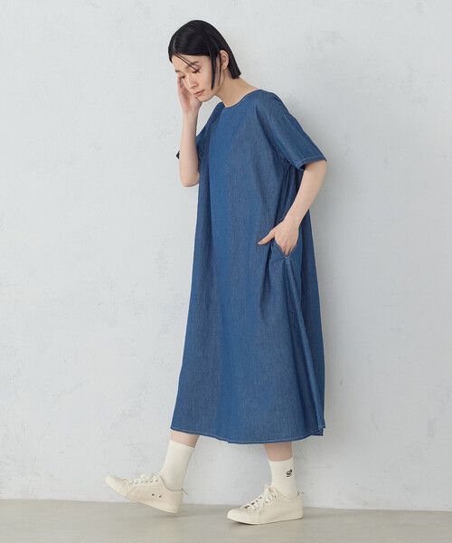 ONIGIRI(オニギリ)の「デイリーリラックスワンピース デニム(ワンピース・レディース・ネイビー/サックスブルー・MEDIUM)」の4枚目の写真