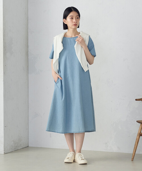 ONIGIRI(オニギリ)の「デイリーリラックスワンピース デニム(ワンピース・レディース・ネイビー/サックスブルー・MEDIUM)」の5枚目の写真