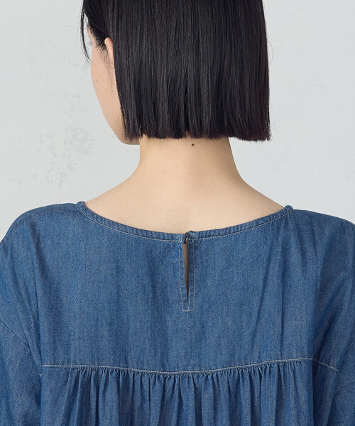 ONIGIRI(オニギリ)の「デイリーリラックスワンピース デニム(ワンピース・レディース・ネイビー/サックスブルー・MEDIUM)」の13枚目の写真