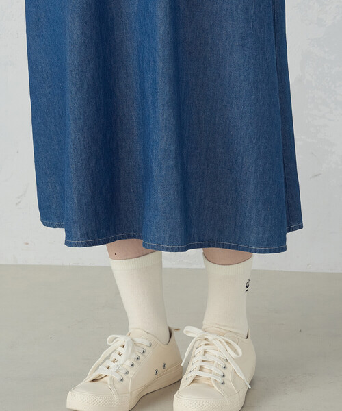 ONIGIRI(オニギリ)の「デイリーリラックスワンピース デニム(ワンピース・レディース・ネイビー/サックスブルー・MEDIUM)」の16枚目の写真