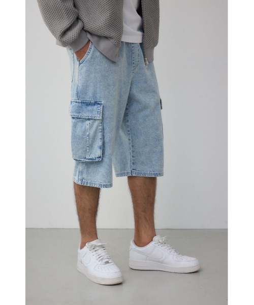AZUL by moussy（アズールバイマウジー）の「AZUL DENIM カーゴショーツ（スラックス・レディース・ライトブルー/ライトブラック・MEDIUM/LARGE）」の2枚目の写真